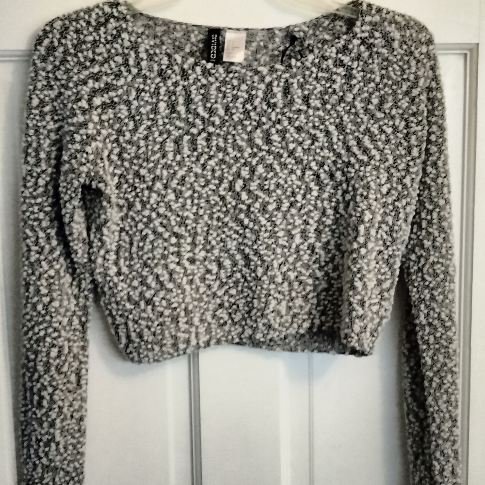 Divided Monochrome Textured Long Sleeve Crop Top